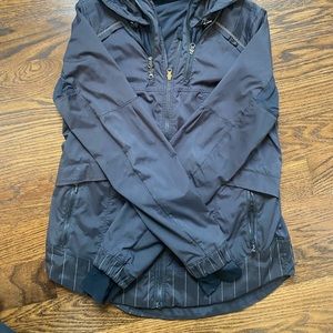 Lululemon rain jacket size 8. Zip away hood for a collared look option.